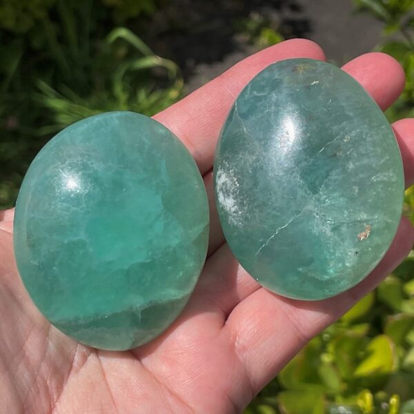Natural Stone Green Fluorite Gallet Palm Stones