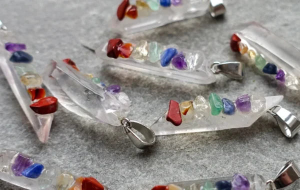 Wholesale Natural Stone Clear Quartz Crystal Chip Pendents With Seven Chakra Gemstone Beads-Gemstone Seven Chakra Chip Beads Pendents