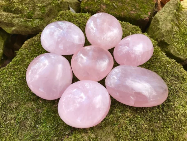 Wholesale Rose Quartz Flat Palm Stone-Therapy Stone (1 Bunch of 50 Pieces)